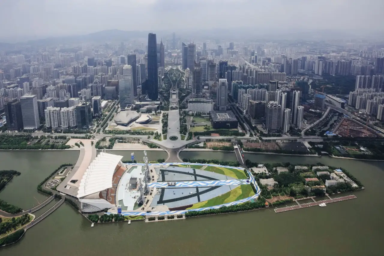 重庆教室照明改造趋势:学校如何选择达标护眼黑板灯