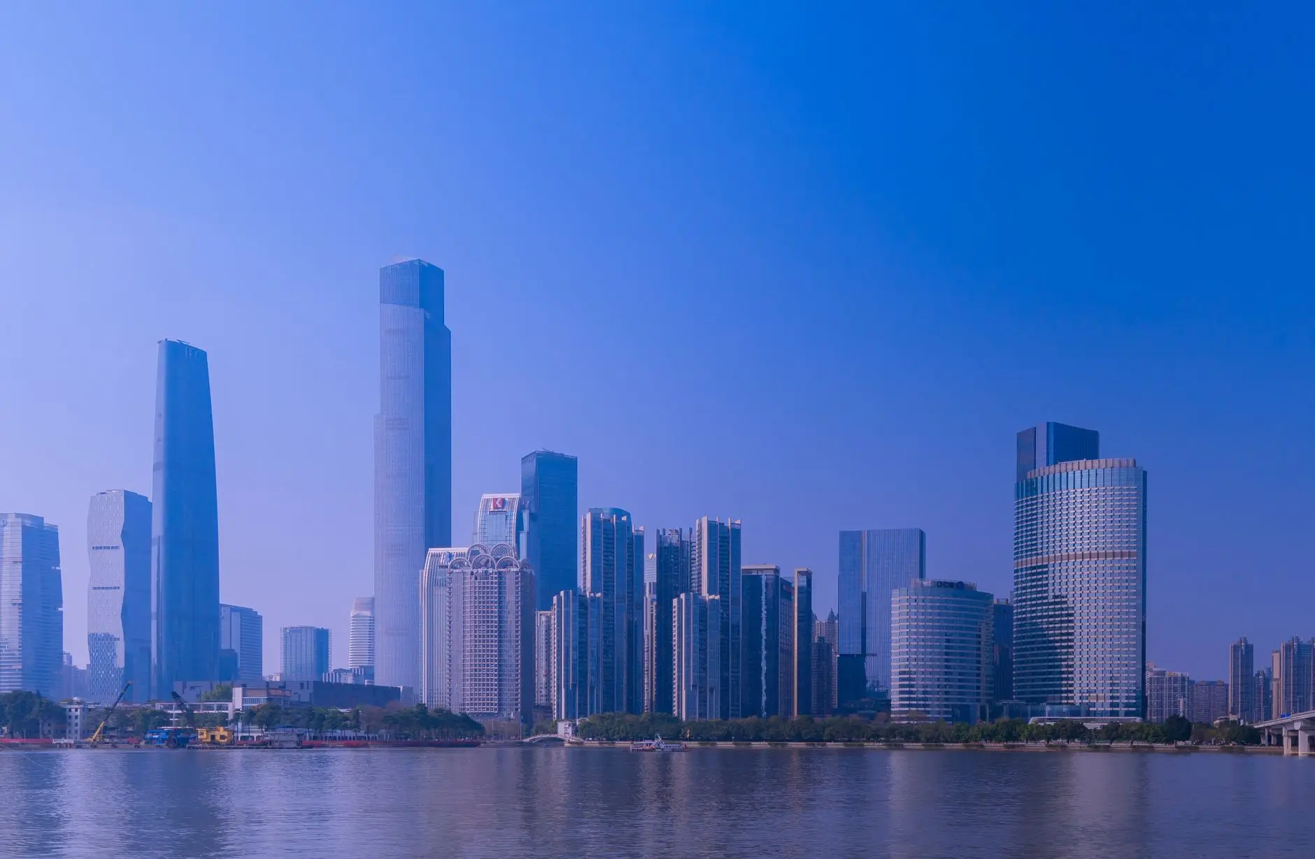 教育照明中黑板灯与护眼灯的光学参数对比分析