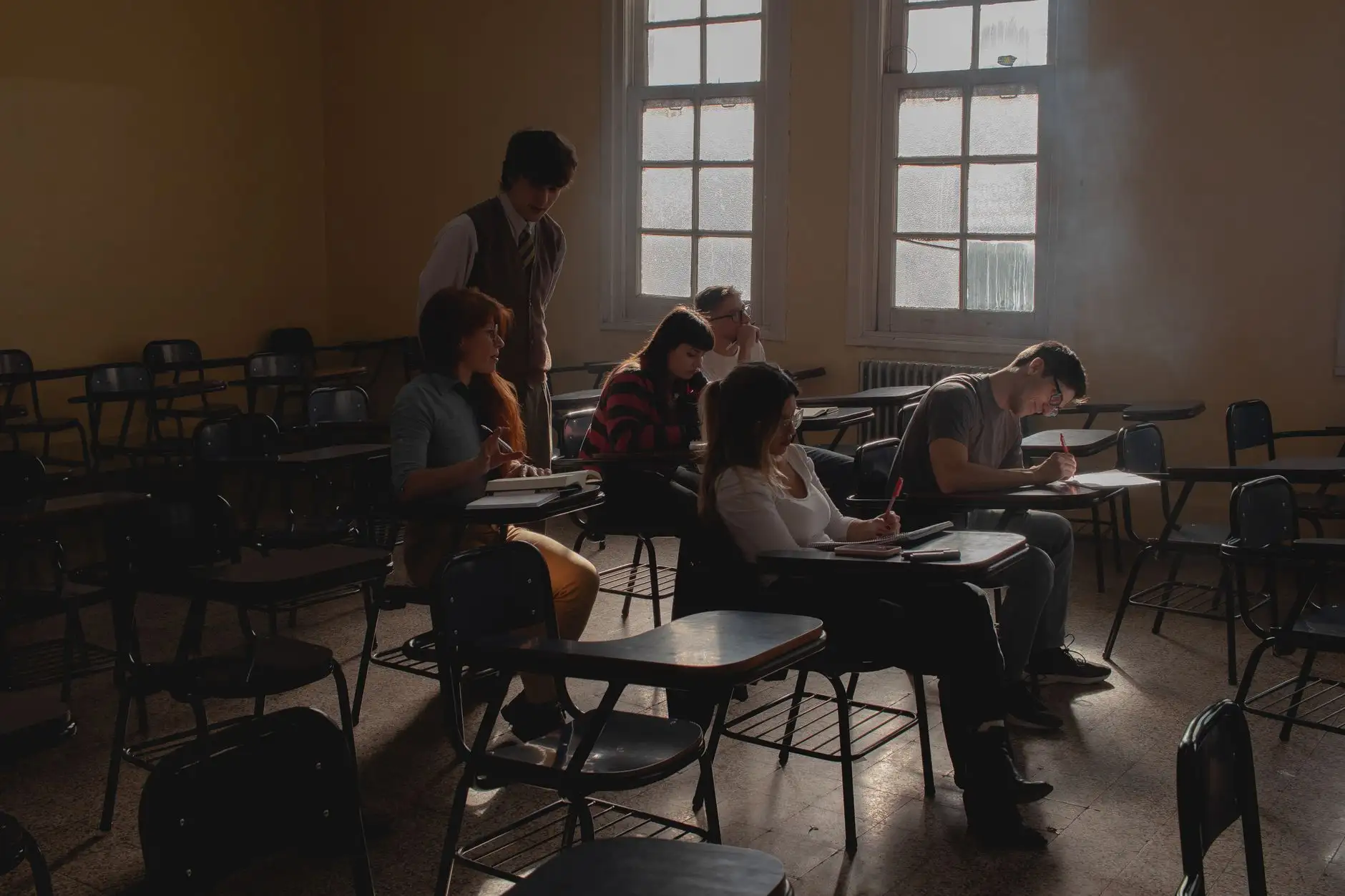 教室照明与黑板灯选型指南:如何为学校配置健康护眼的教学照明方案